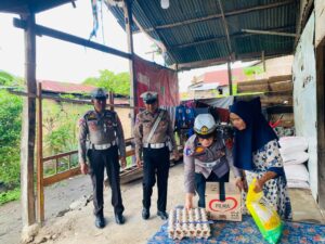 Jumat Berkah, Sat Lantas Polres Bulukumba Salurkan Sembako kepada Warga Kurang Mampu