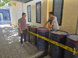Diduga Ditimbun, Polres Selayar Amankan 13 Drum Solar Di Bontoharu