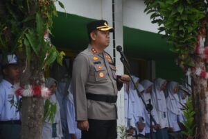 Kapolres Bulukumba Jadi Irup di SMAN 1, Ini Pesannya Kepada Siswa-Siswi.
